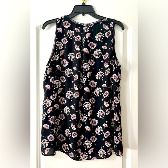 WHBM - Sleeveless Black Lilac Printed - Split Neckline With Lace Detailing - Picture 3 of 13